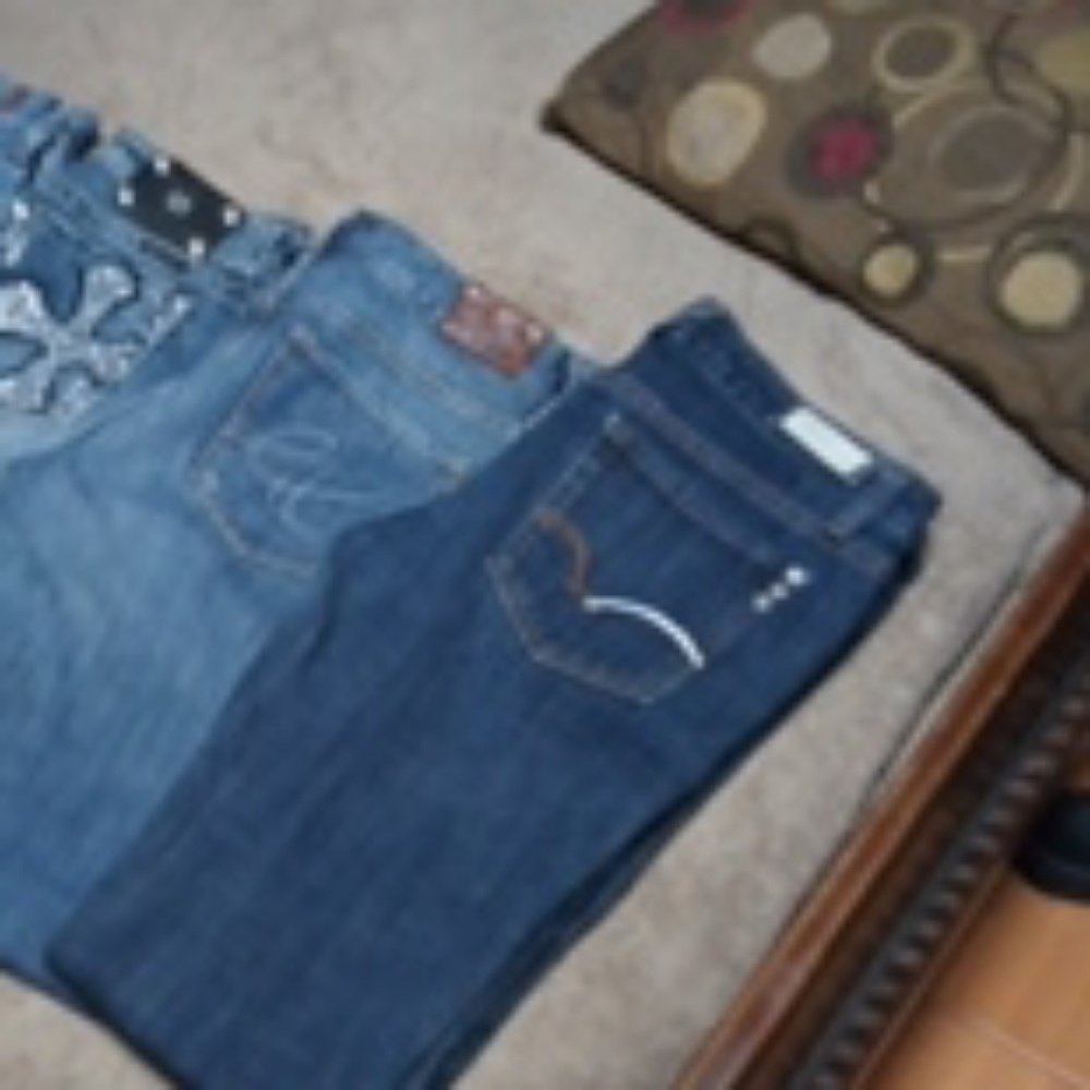 4 PAIRS OF JEANS